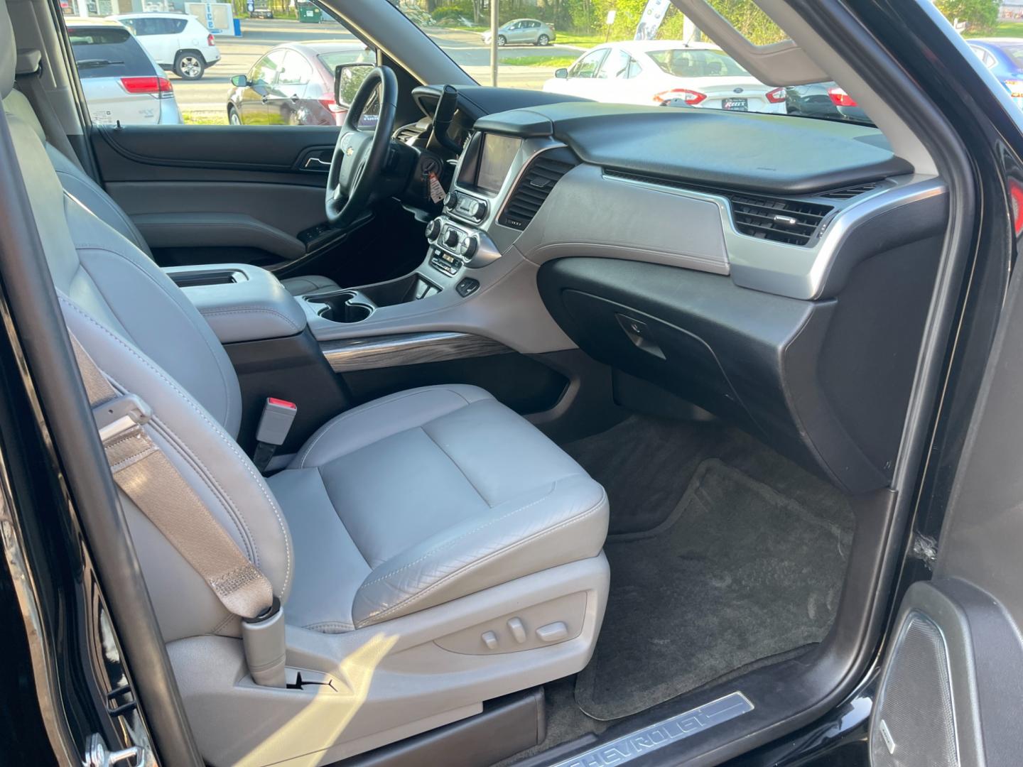2015 Black /Gray Chevrolet Tahoe LT 4WD (1GNSKBKC4FR) with an 5.3L V8 OHV 16V engine, 6-Speed Automatic transmission, located at 547 E. Main St., Orwell, OH, 44076, (440) 437-5893, 41.535435, -80.847855 - Photo#50